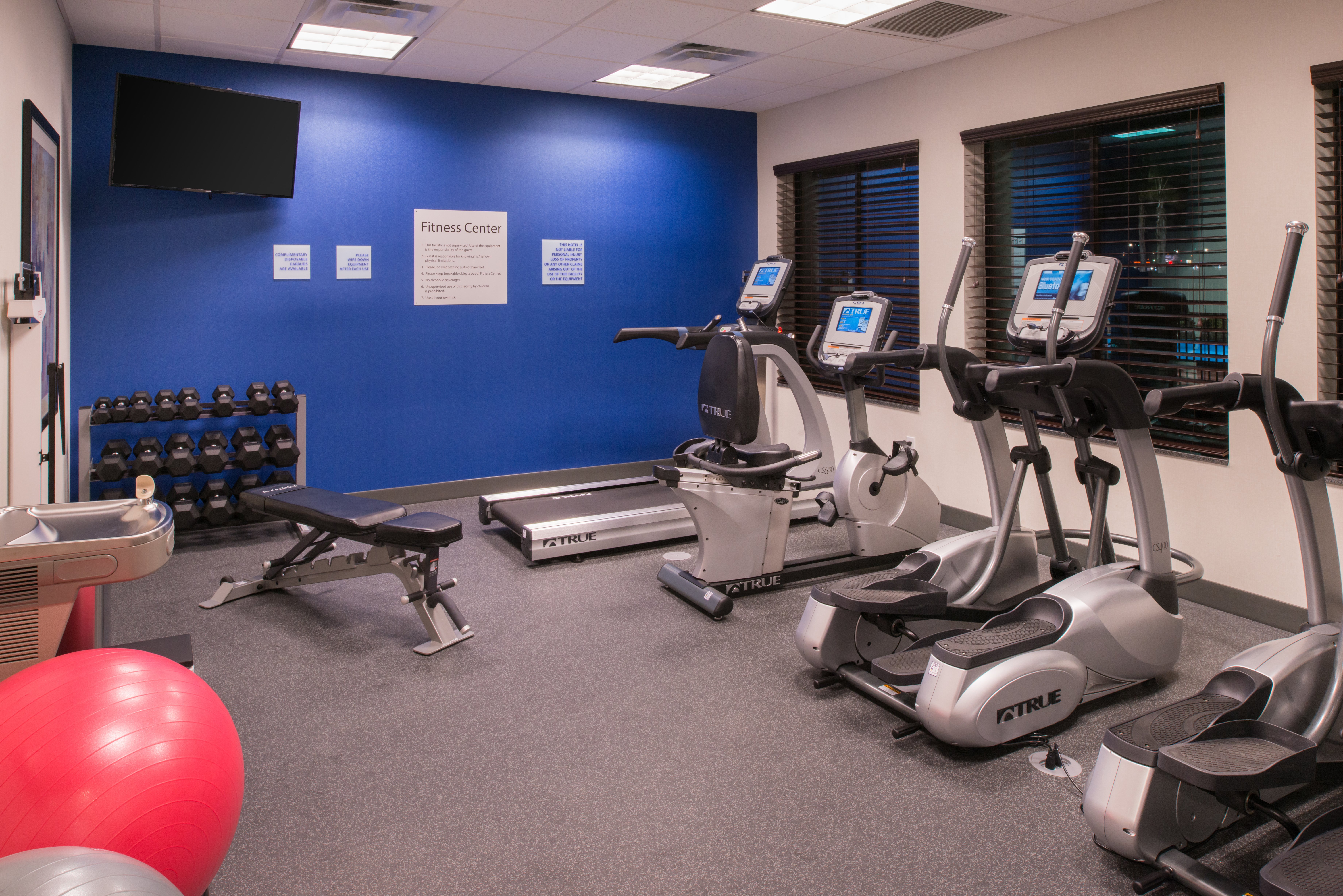 holiday inn express and suites bakersfield airport by ihg