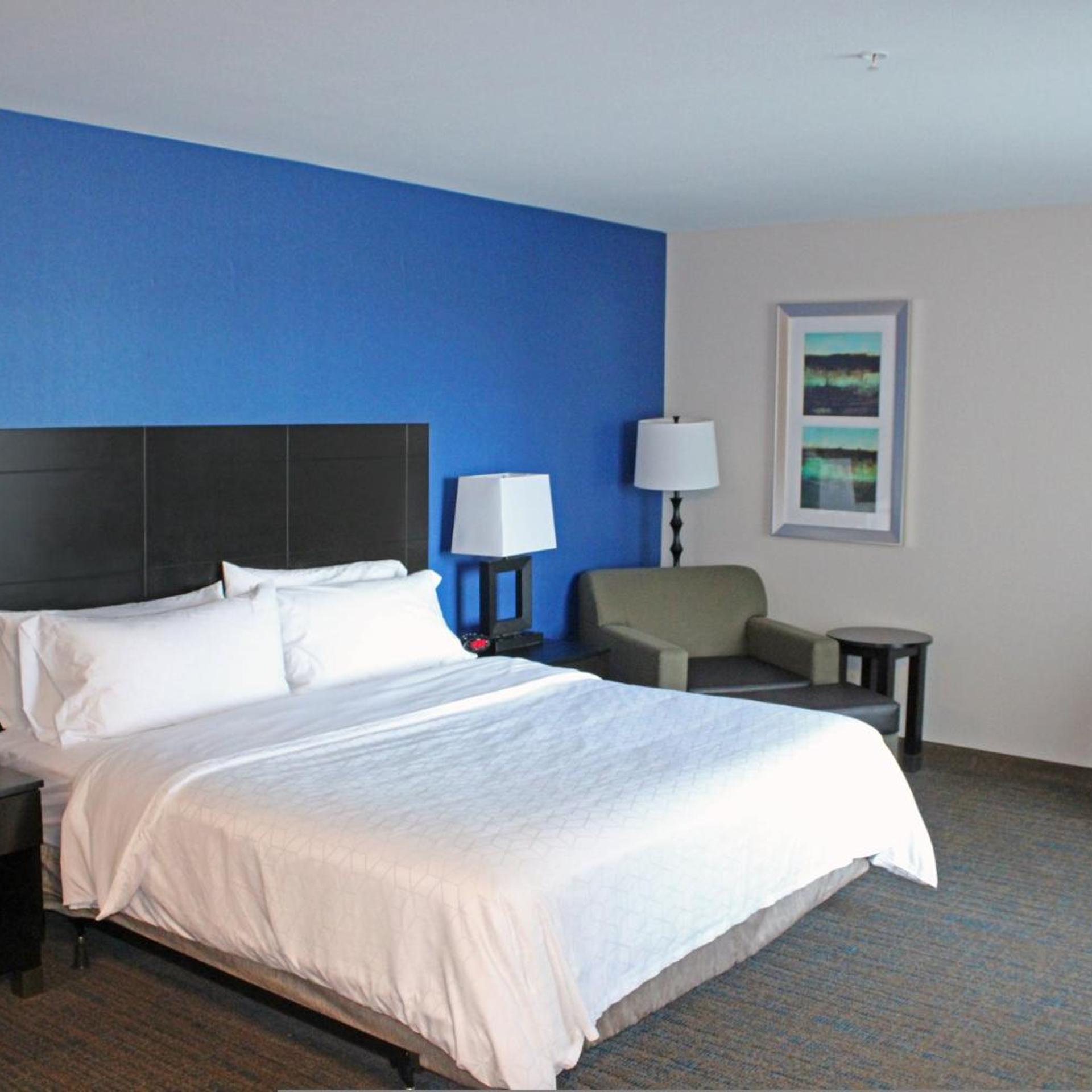 holiday inn express and suites bakersfield airport by ihg