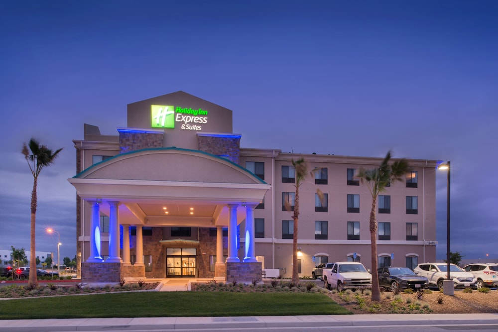 Holiday Inn Express & Suites Bakersfield Airport By Ihg,California>>Bakersfield,3 star