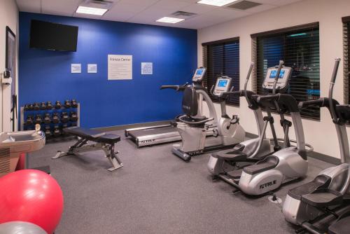 holiday inn express and suites bakersfield airport by ihg