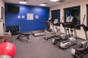 holiday inn express and suites bakersfield airport by ihg