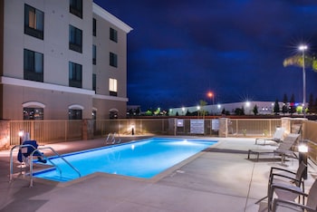 Holiday Inn Express & Suites Bakersfield Airport By Ihg,California>>Bakersfield,3 star