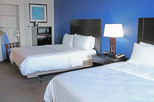 holiday inn express and suites bakersfield airport by ihg
