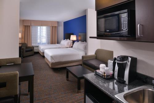 holiday inn express and suites bakersfield airport by ihg