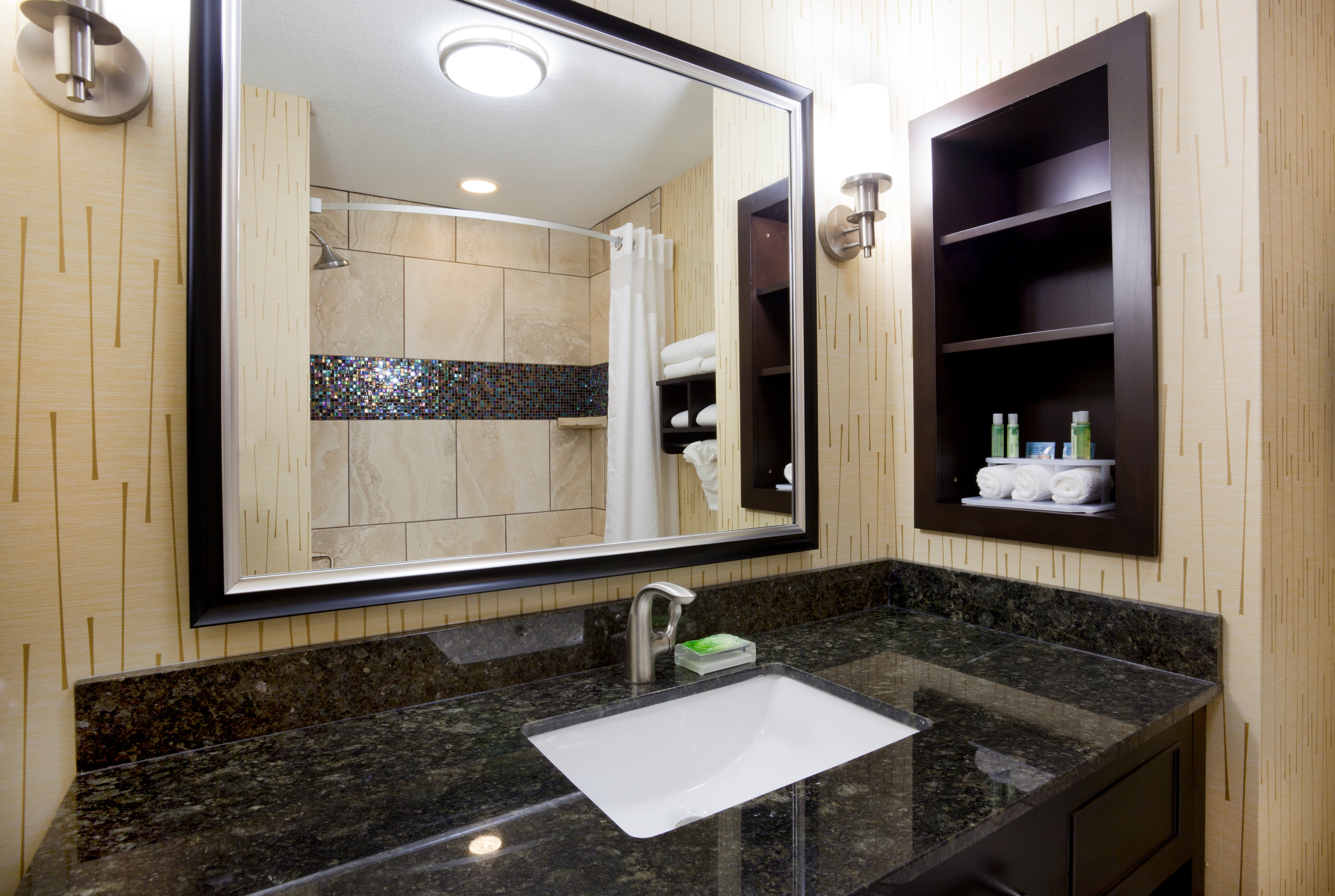 holiday inn express and suites davenport by ihg