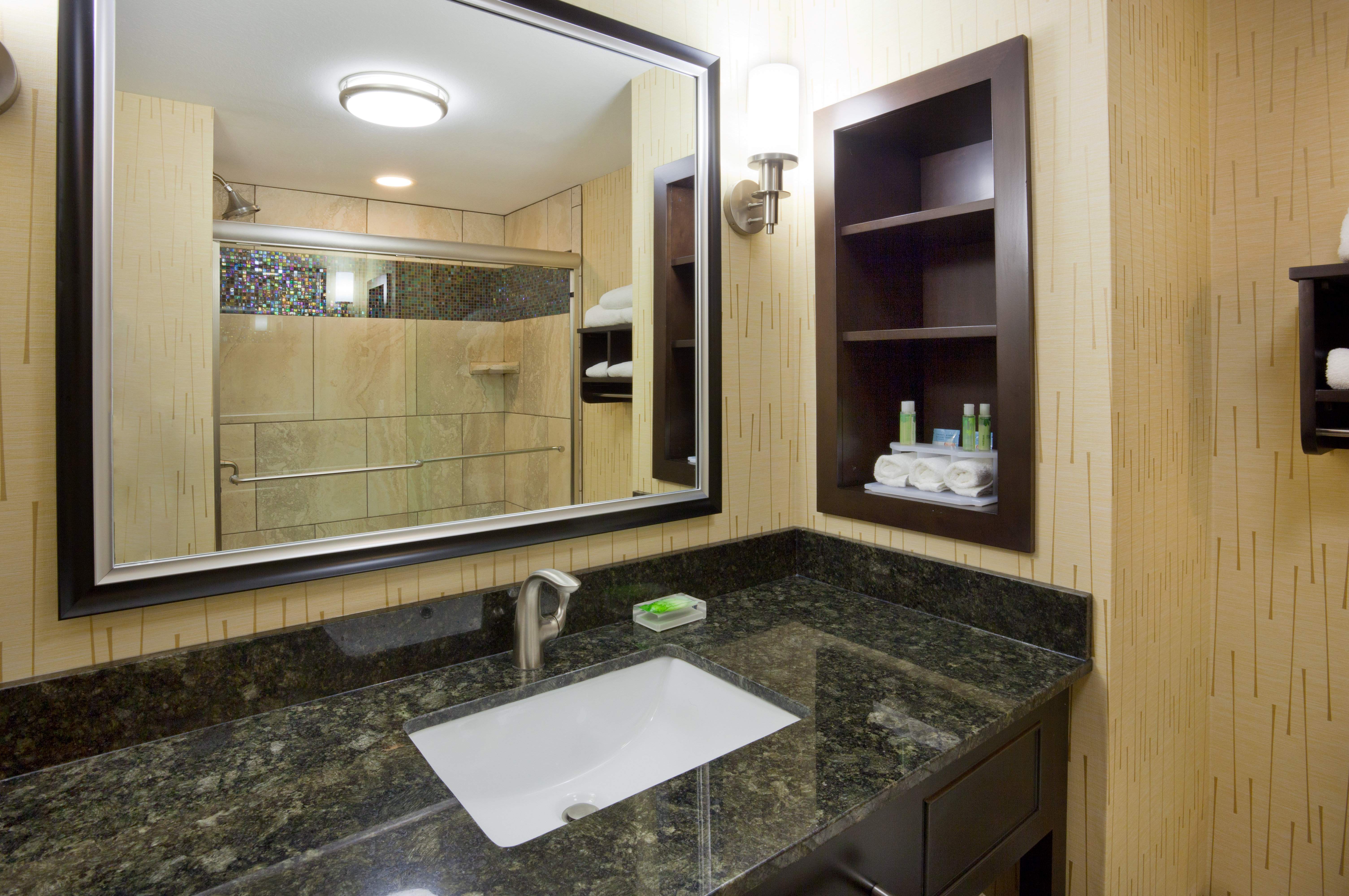 holiday inn express and suites davenport by ihg