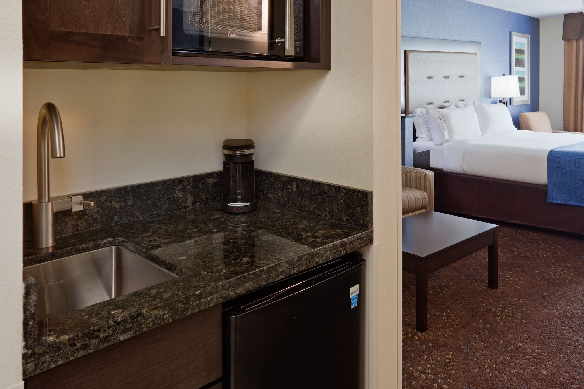 holiday inn express and suites davenport by ihg