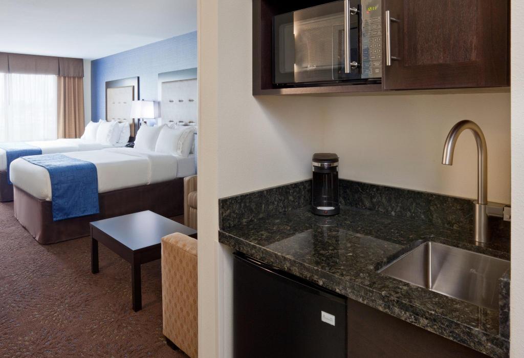 holiday inn express and suites davenport by ihg