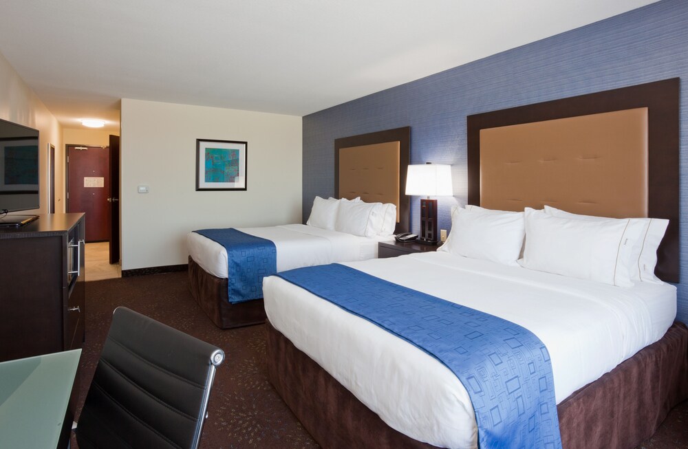 holiday inn express and suites davenport by ihg