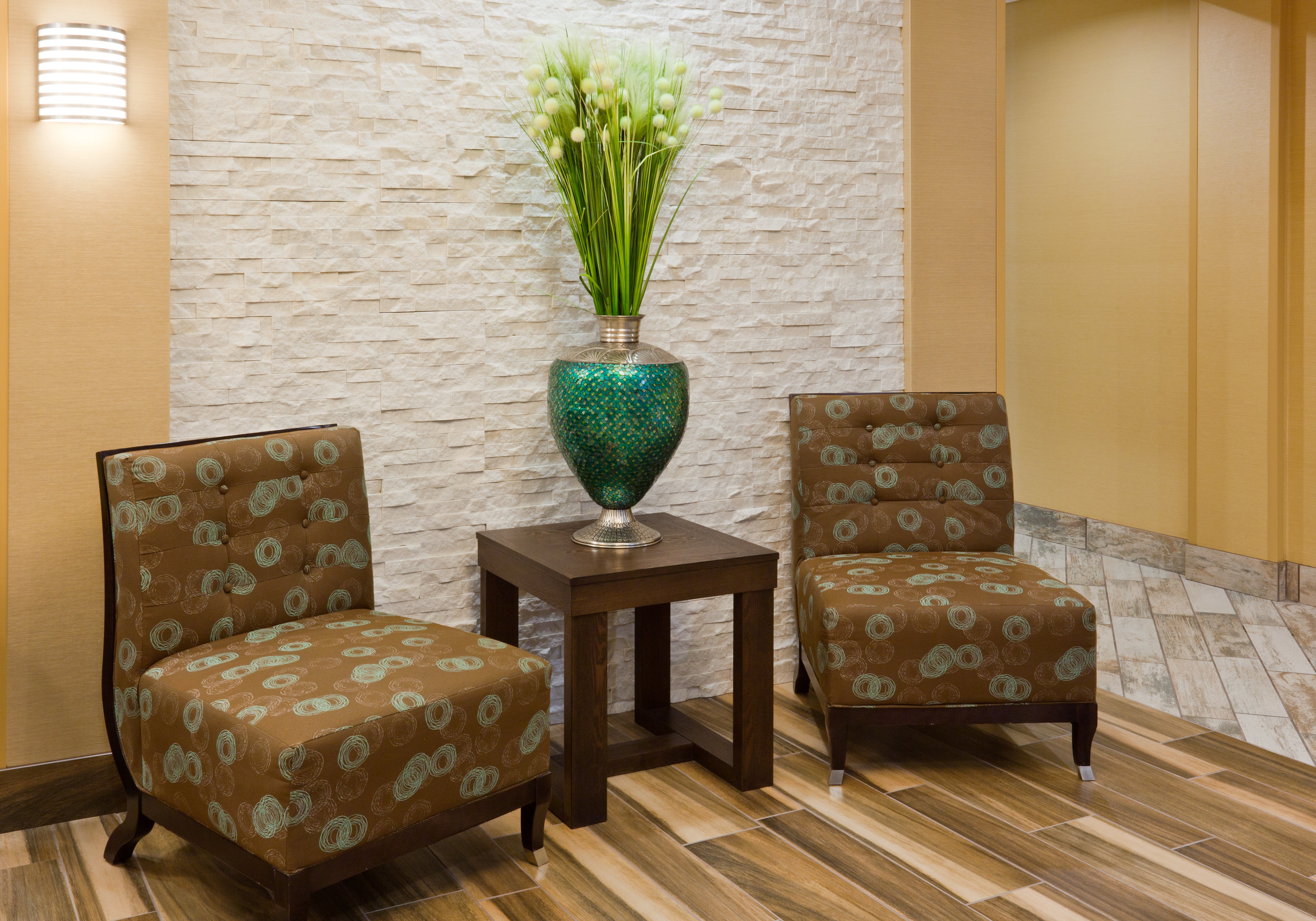 holiday inn express and suites davenport by ihg