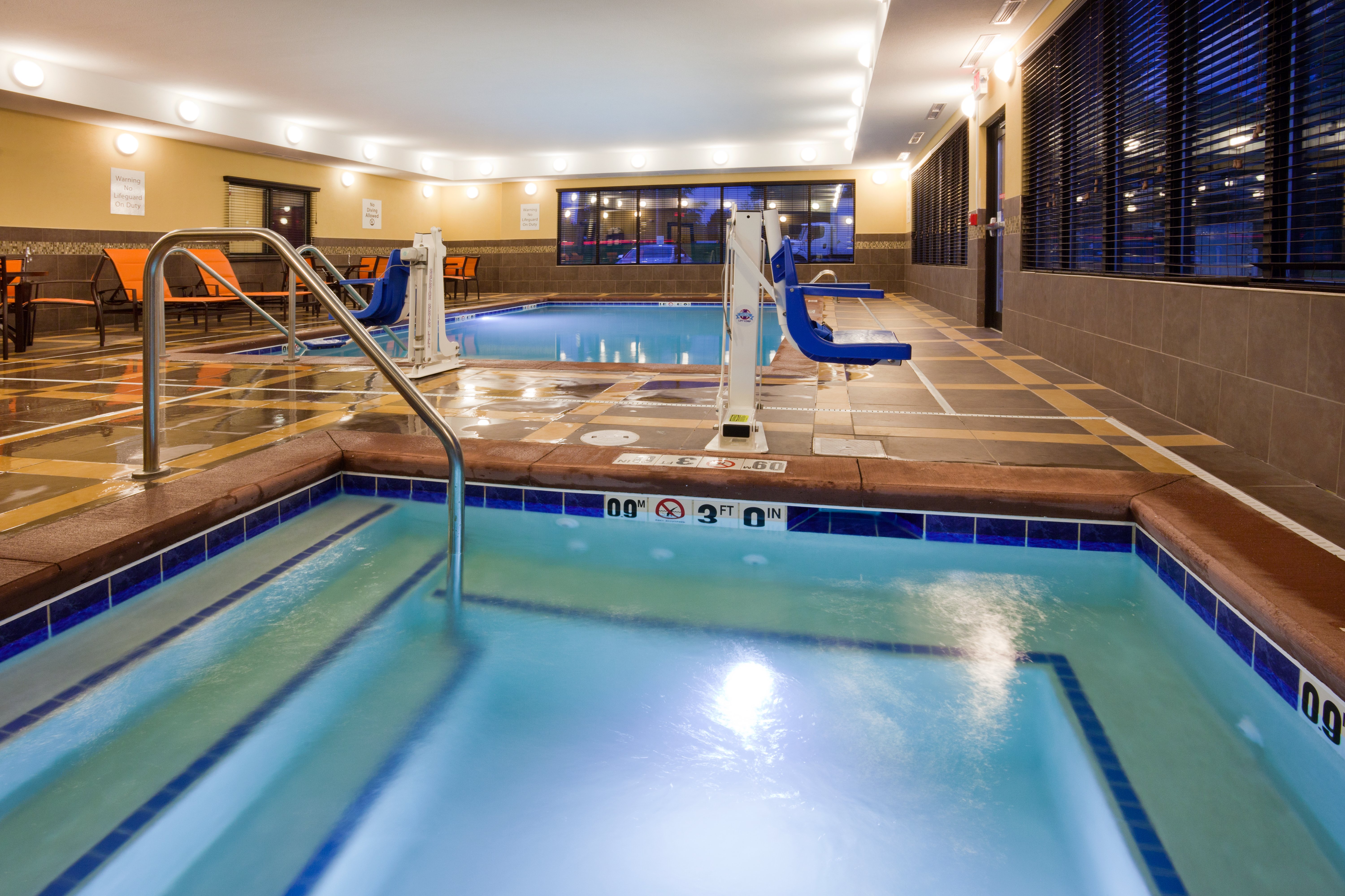 holiday inn express and suites davenport by ihg