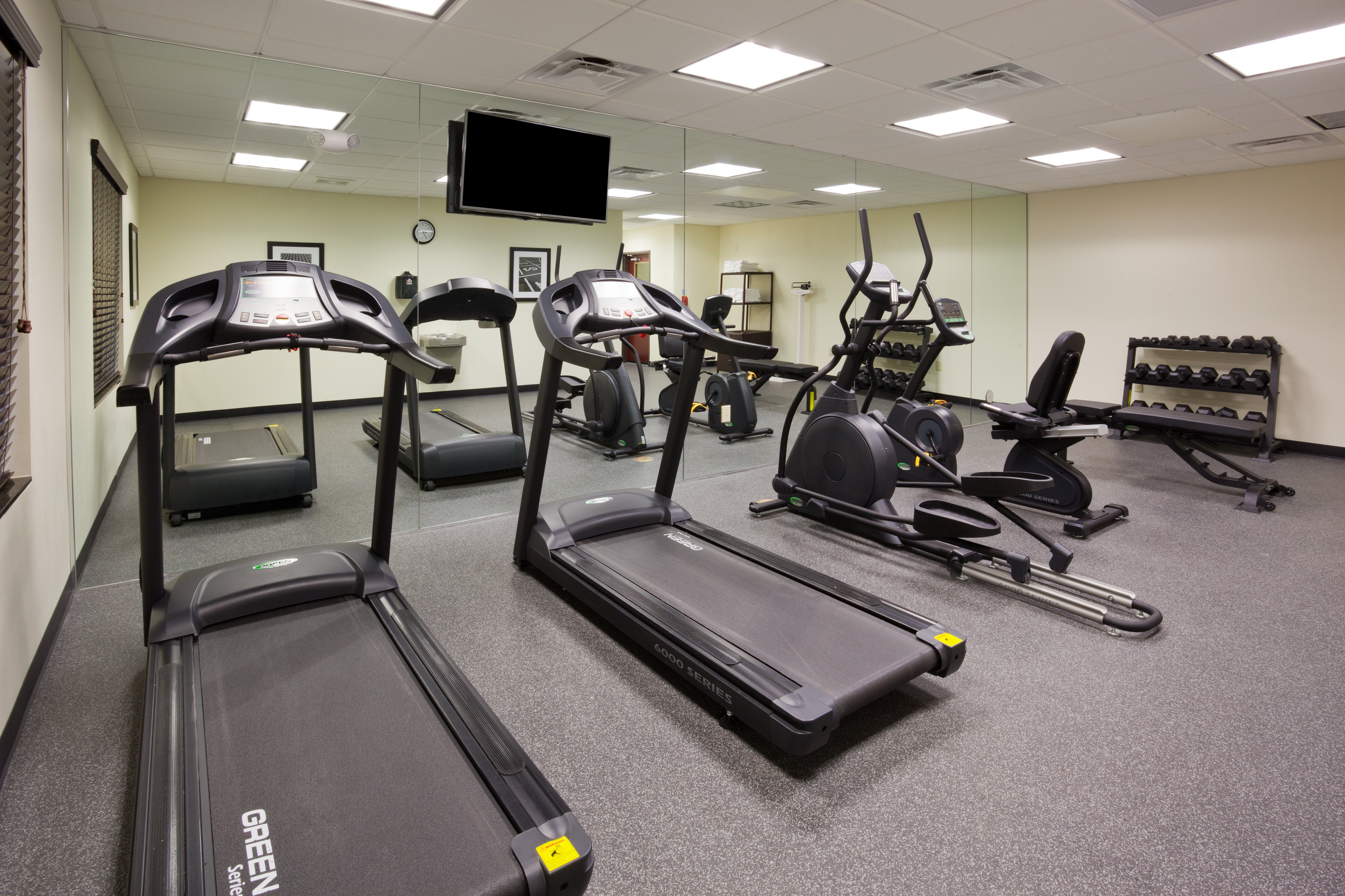 holiday inn express and suites davenport by ihg