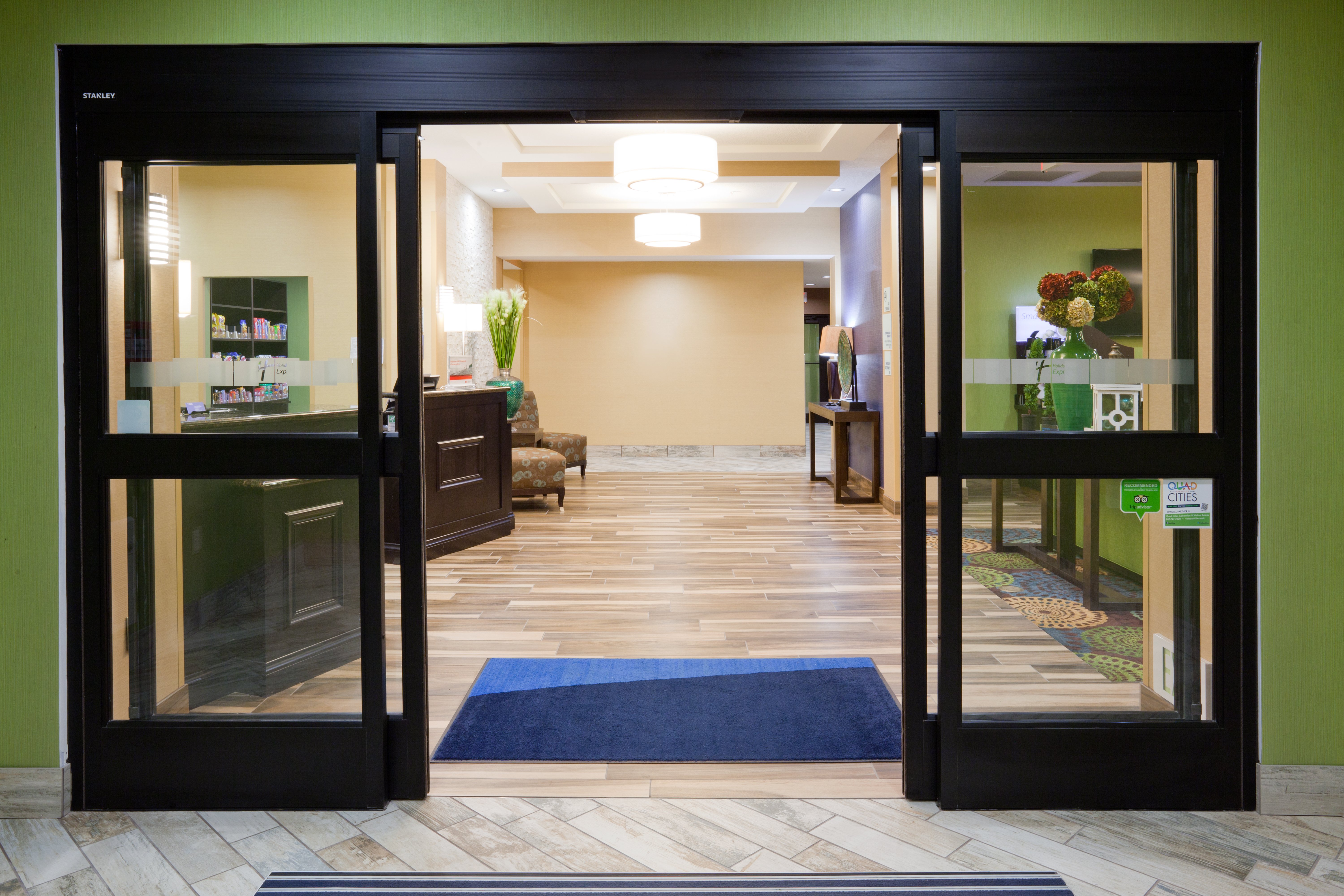 holiday inn express and suites davenport by ihg