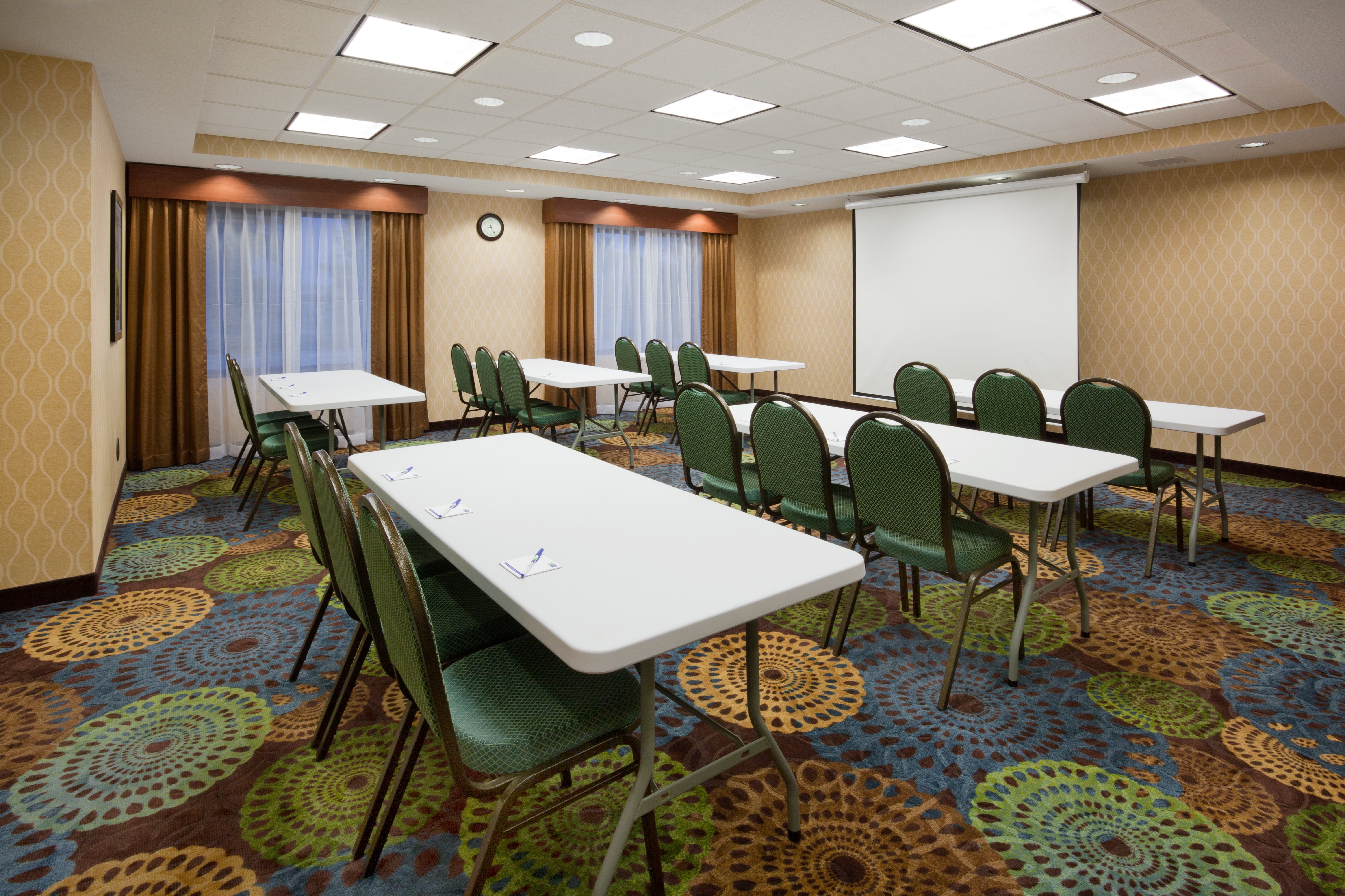 holiday inn express and suites davenport by ihg