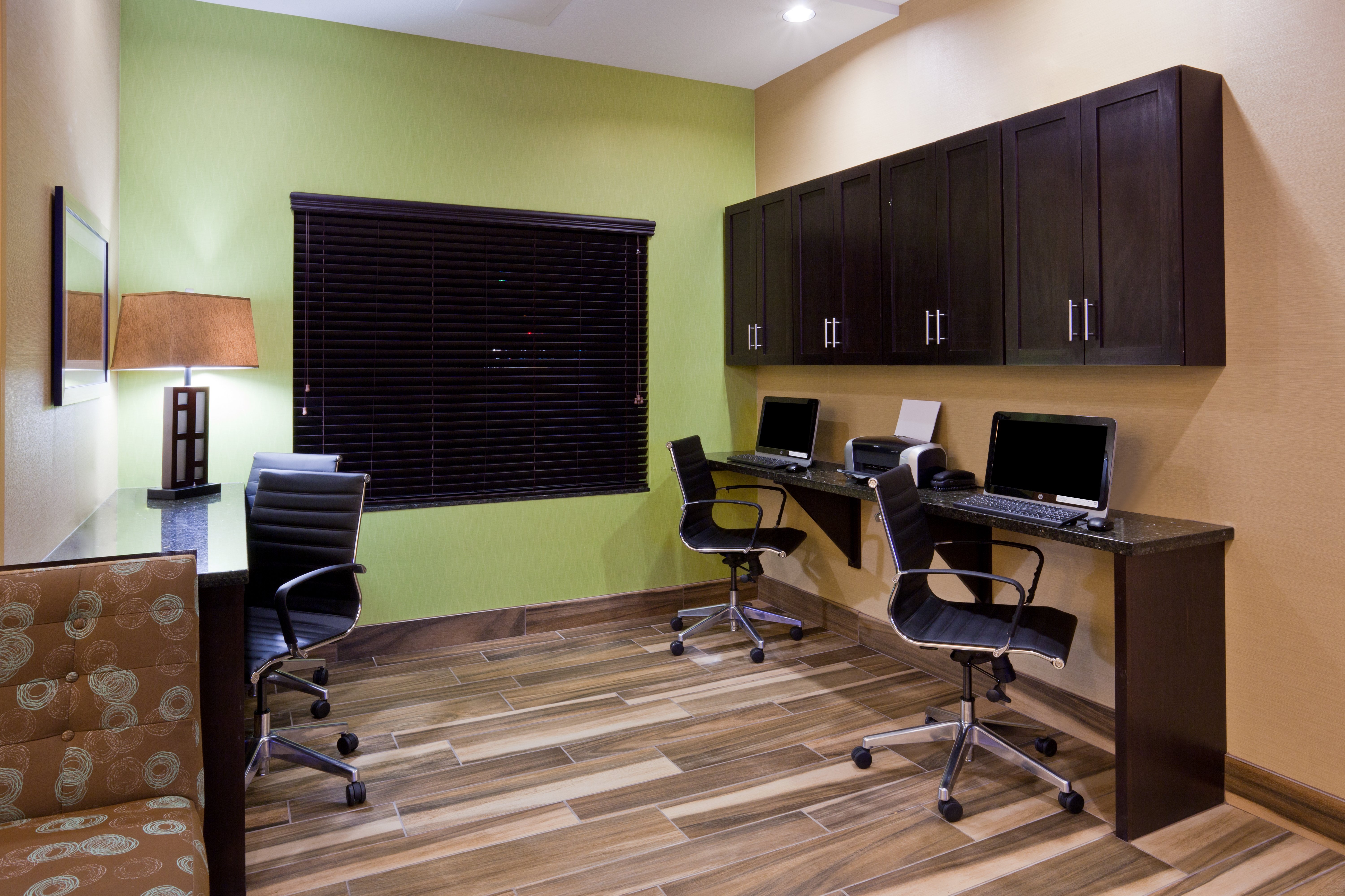 holiday inn express and suites davenport by ihg