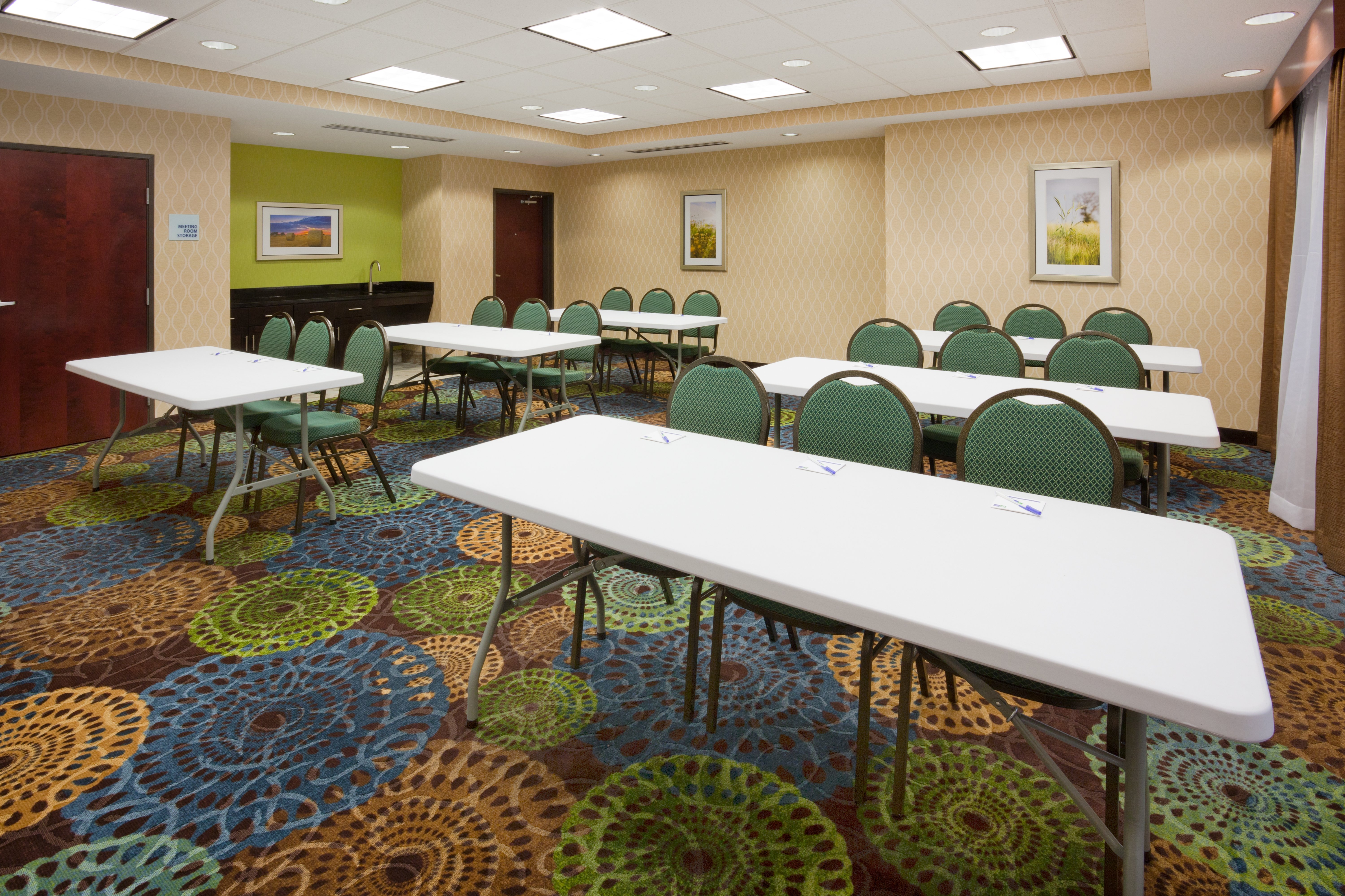 holiday inn express and suites davenport by ihg