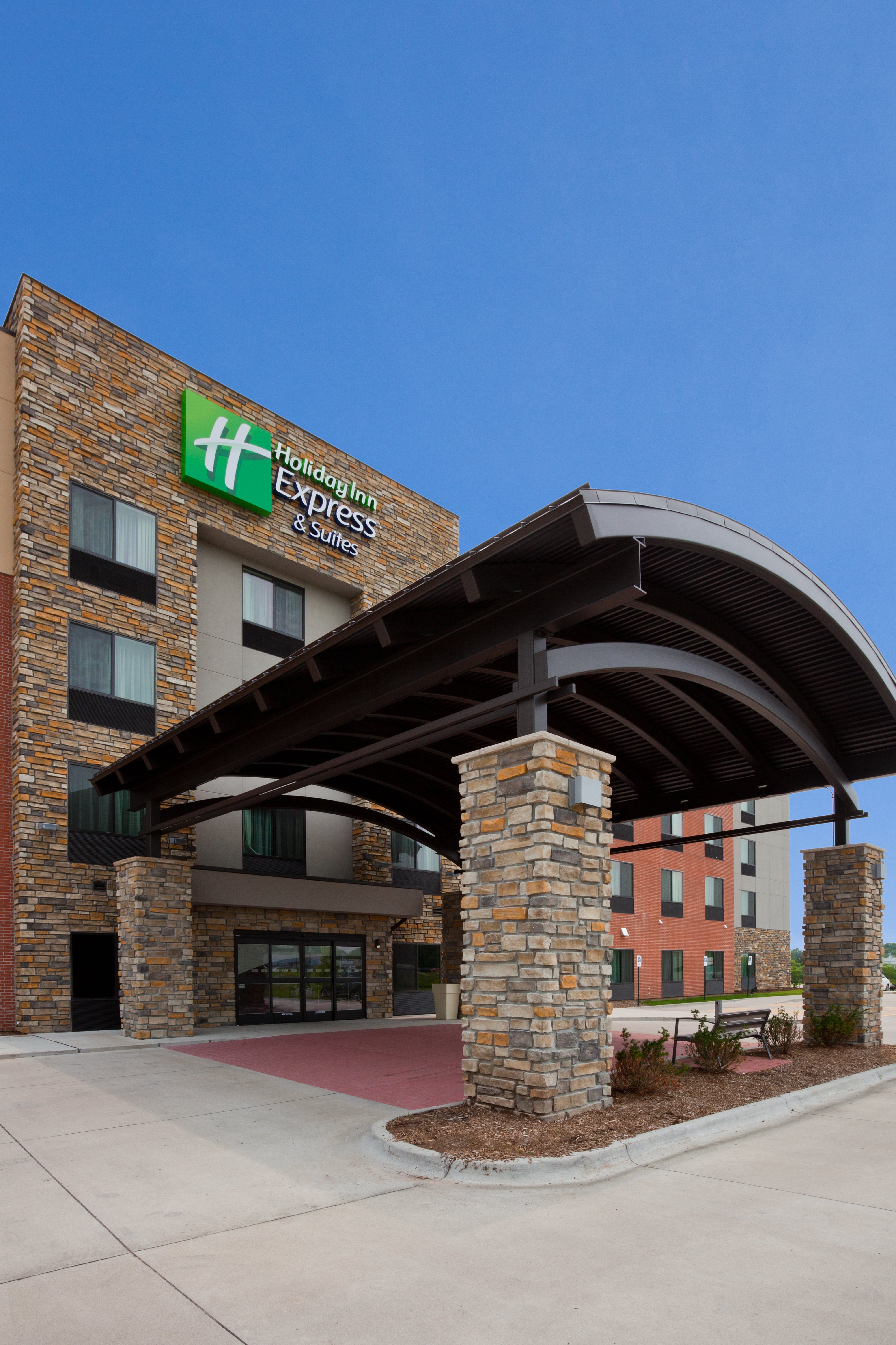 holiday inn express and suites davenport by ihg