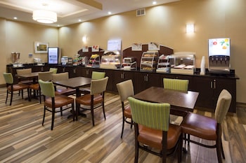holiday inn express and suites davenport by ihg
