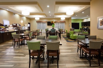 holiday inn express and suites davenport by ihg