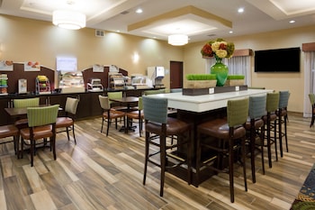 holiday inn express and suites davenport by ihg