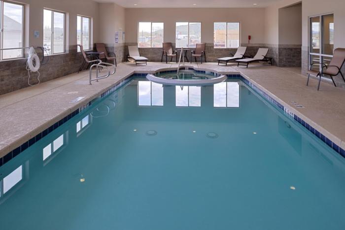holiday inn express and suites williams by ihg