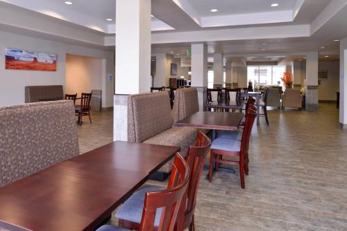holiday inn express and suites williams by ihg