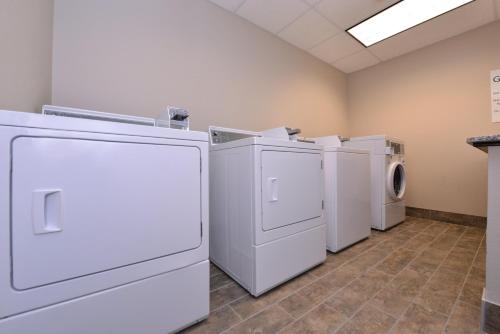 holiday inn express and suites williams by ihg