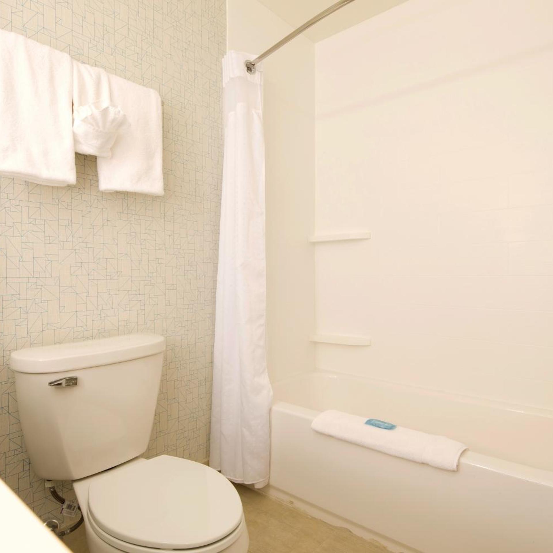 holiday inn express and suites port huron by ihg