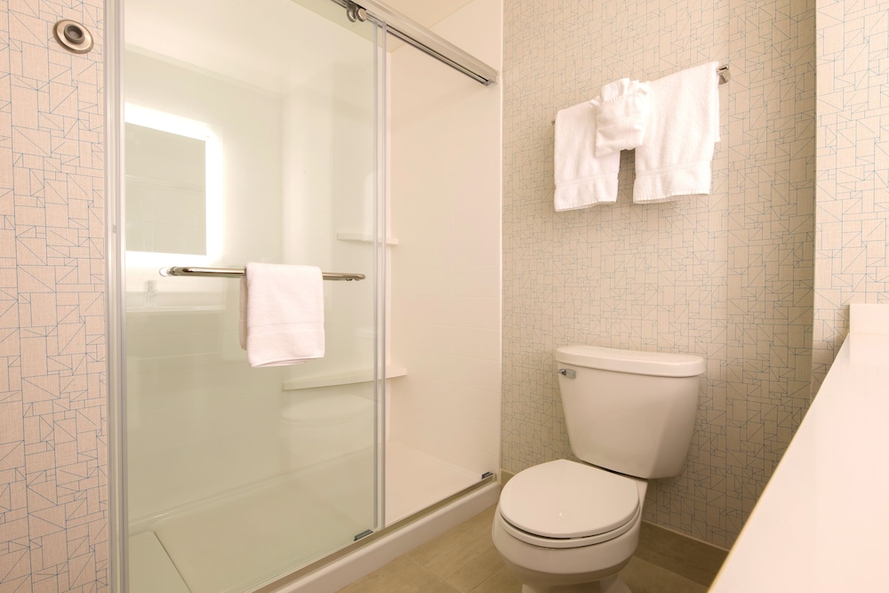 holiday inn express and suites port huron by ihg