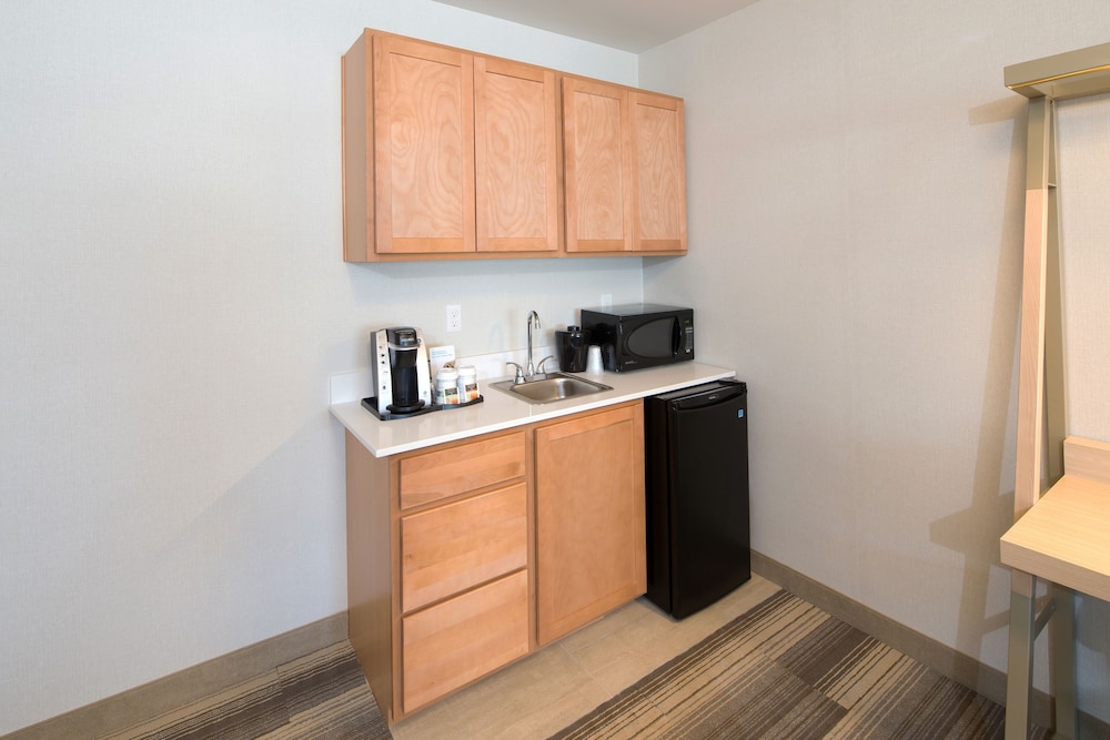 holiday inn express and suites port huron by ihg