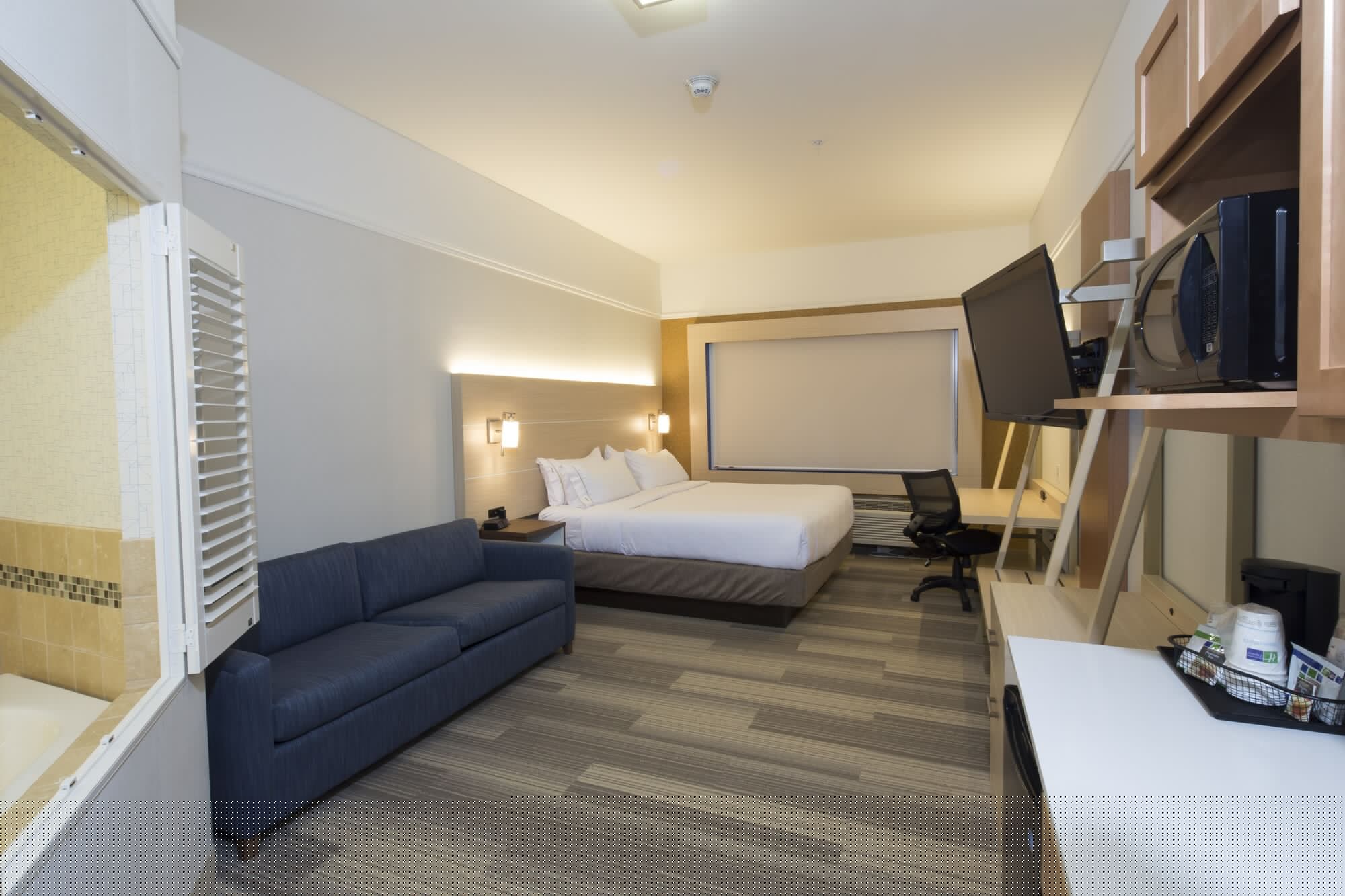holiday inn express and suites port huron by ihg