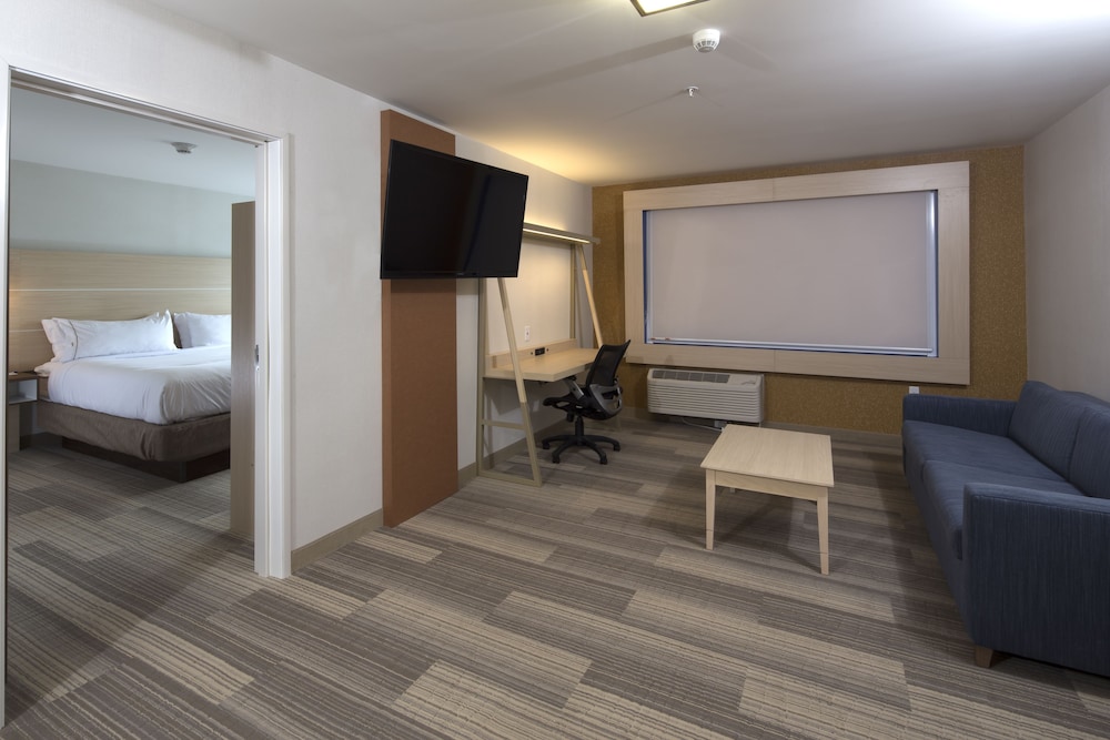 holiday inn express and suites port huron by ihg