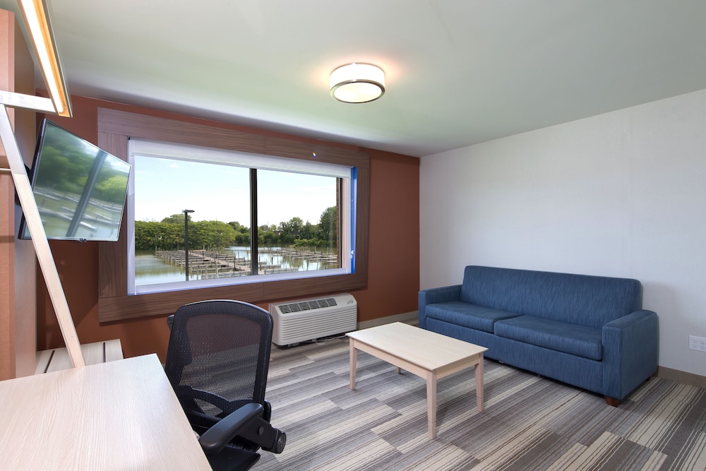 holiday inn express and suites port huron by ihg