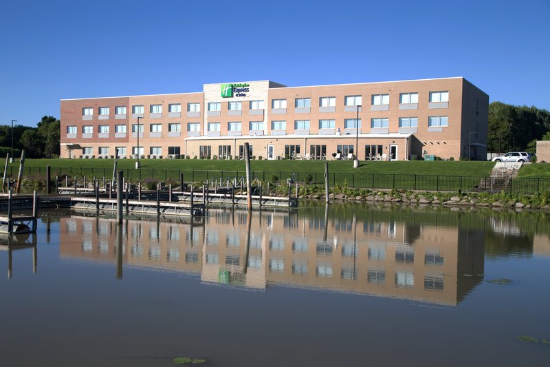holiday inn express and suites port huron by ihg