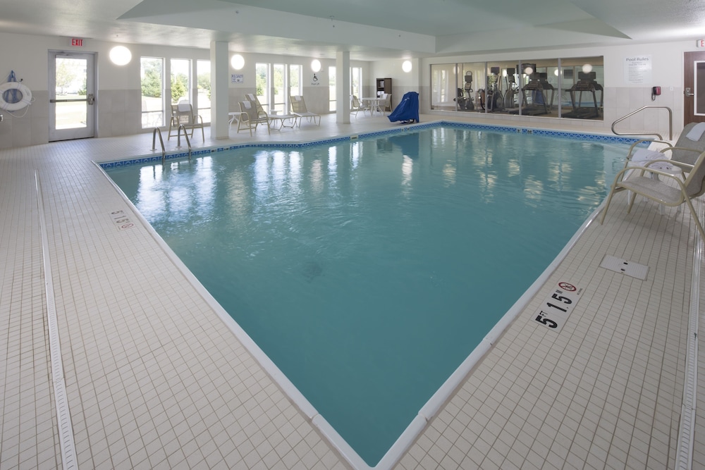 holiday inn express and suites port huron by ihg