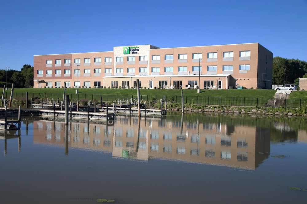 holiday inn express and suites port huron by ihg