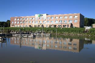holiday inn express and suites port huron by ihg