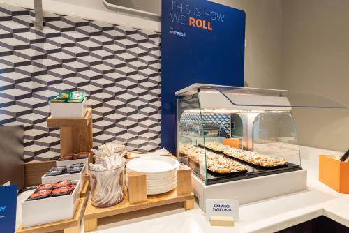 holiday inn express and suites bonham by ihg