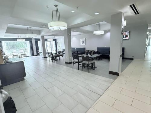 holiday inn express and suites bonham by ihg