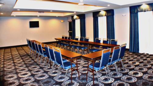 holiday inn express and suites bonham by ihg