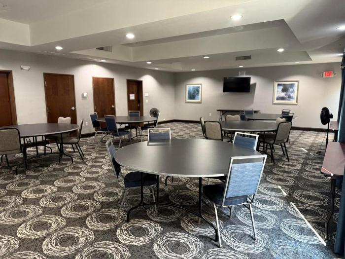holiday inn express and suites bonham by ihg