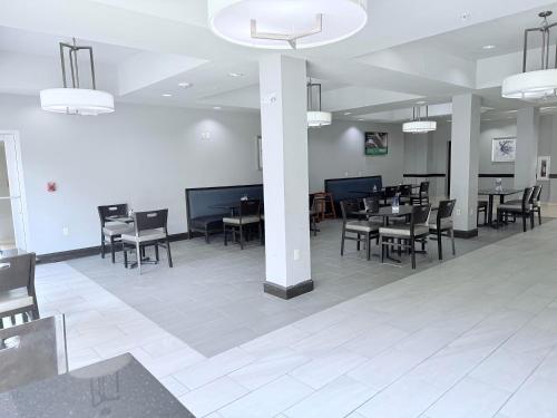holiday inn express and suites bonham by ihg