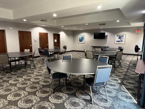 holiday inn express and suites bonham by ihg