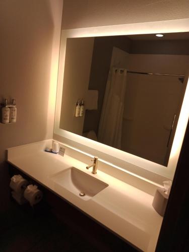holiday inn express and suites bonham by ihg