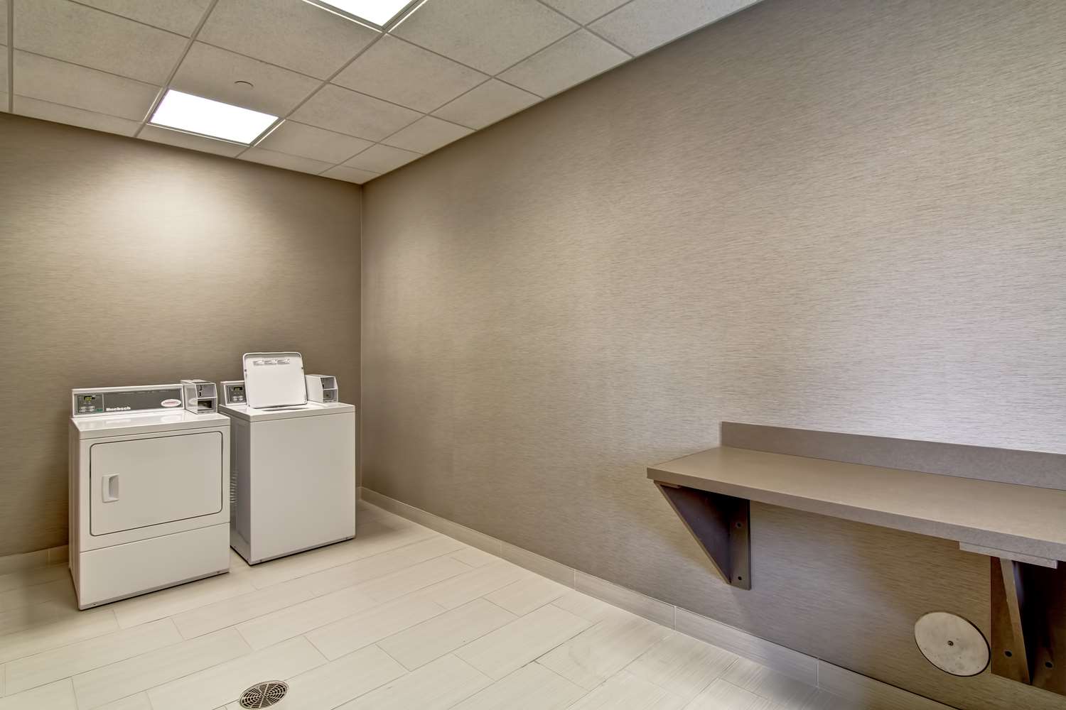hampton inn and suites detroit troy
