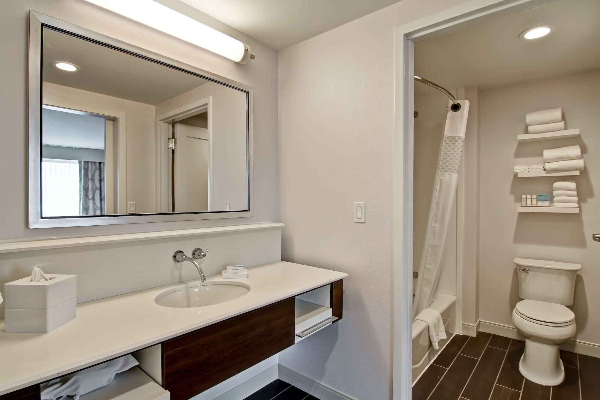 hampton inn and suites detroit troy