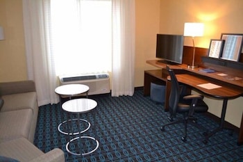 fairfield inn and suites east grand forks