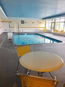 fairfield inn and suites east grand forks