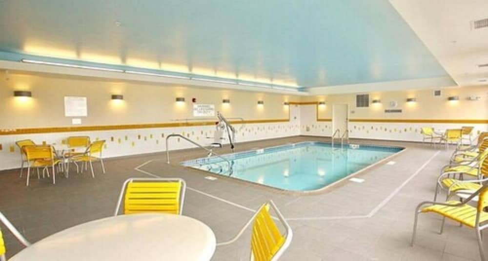 fairfield inn and suites east grand forks