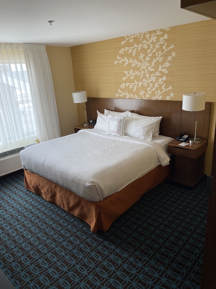 fairfield inn and suites east grand forks